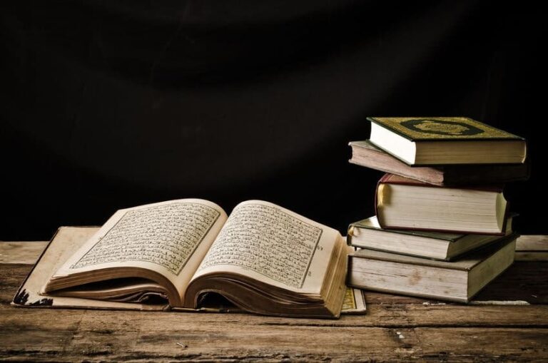 L&rsquo;Unicité d’Allâh  dans la Thora, l&rsquo;Évangile et le Qour&rsquo;ên…